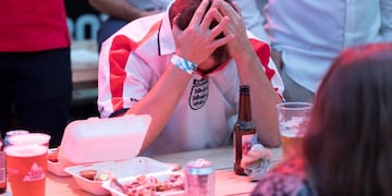 London (United Kingdom), 11/07/2018\u002E- England fans react as they watch their team losing the FIFA World Cup 2018 semi final between England and Croatia at BoxPark Croydon, South London, Britain, 11 July 2018\u002E (Croacia, Mundial de Fútbol, Londres, Inglaterra) EFE/EPA/RICK FINDLER