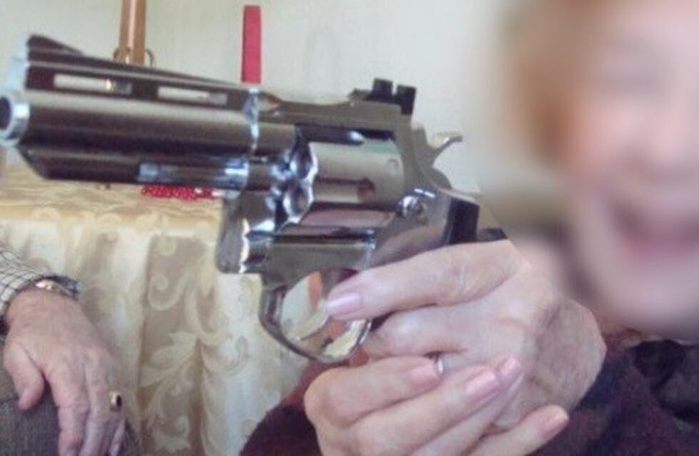 "Pepita la Pistolera", la abuela mendocina que nadie quiere como vecina