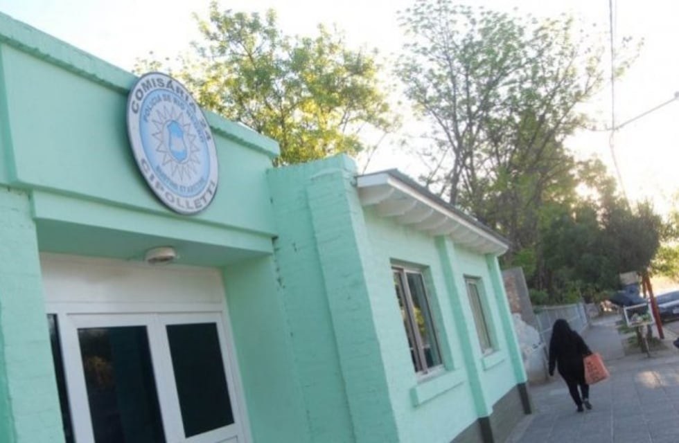 Una mujer obligó a su hijo a devolver una bicicleta que había robado