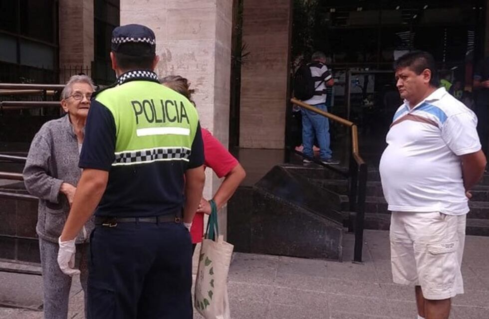 Coronavirus: fuerte operativo policial en bares, bancos y supermercados tucumanos