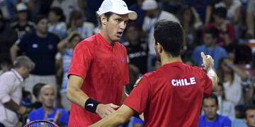 Chile's tennis players Nicolas Jarry (L) and Hans Podlipnik celebrate after defeating Argentina's tennis players Guido Pella and Maximo Gonzalez during their 2018 Davis Cup Americas Group second round doubles tennis match at Aldo Cantoni stadium in San Juan, Argentina on April 7, 2018\u002E / AFP PHOTO / Andres Larrovere