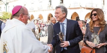 Cargnello saluda al presidente Mauricio Macri en el Milagro (La Nación)
