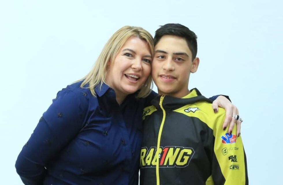 Bertone entregó una beca deportiva al motociclista Kevin Orellana