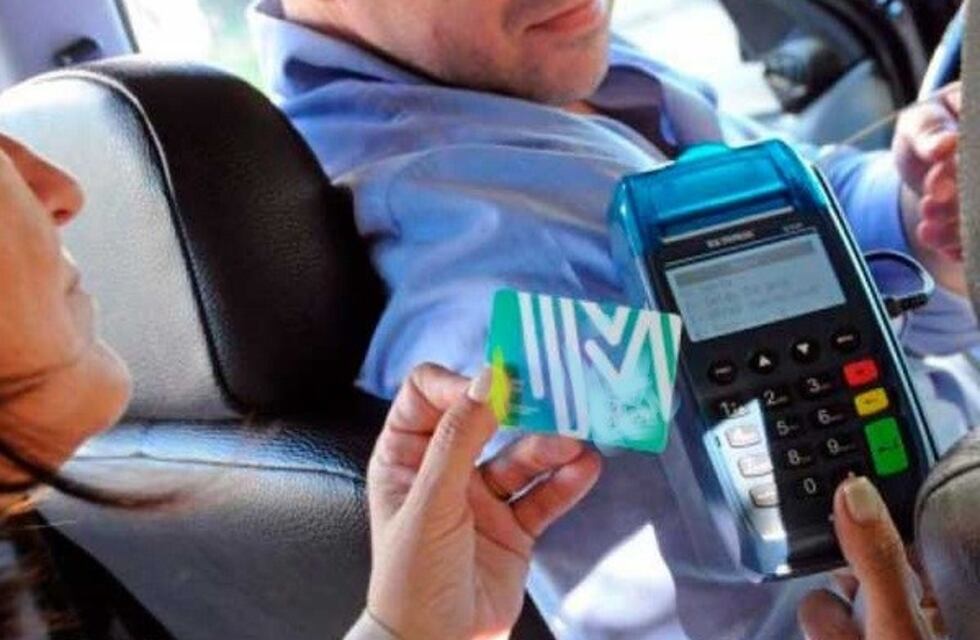 Los taxis estarían equipados para cobrar con posnet
