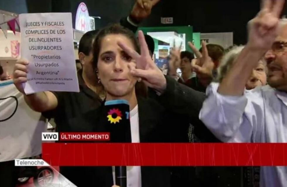 Habló la periodista agredida en la presentación del libro de Cristina Kirchner: "Nos escupieron y nos tiraron de los pelos"