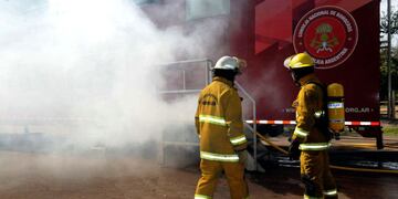 Bomberos de Las Higueras usaron una autobomba para apagar un camión
