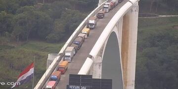 El puente de la Amistad une a Paraguay y Brasil\u002E