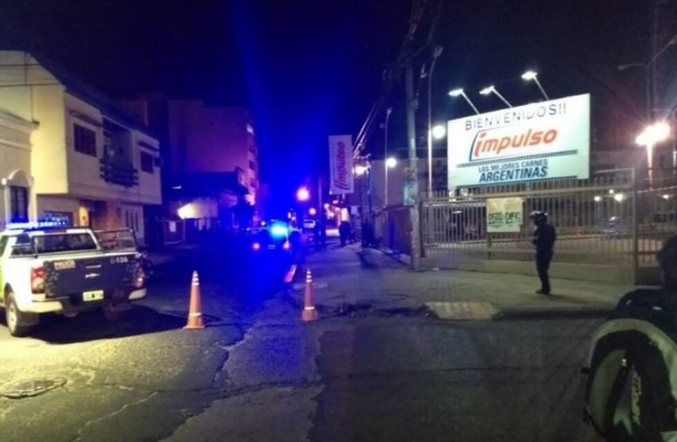 Degollaron a un hombre en un supermercado céntrico: se entregó el presunto asesino