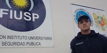 Tomás Agustín Manzanares es un joven aspirante a policía que encontró una billetera, investigó de quién era y la devolvió\u002E