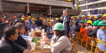 Mauricio Macri y Esteban Bullrich en la Villa Olímpica