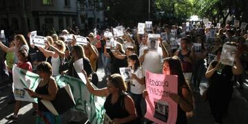 Un grupo de más de 100 personas reclamó por justicia para Fernando Báez, pero también para otros casos ocurridos en Mendoza\u002E