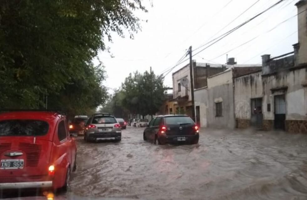 Salta amaneció pasada por agua y con calles inundadas