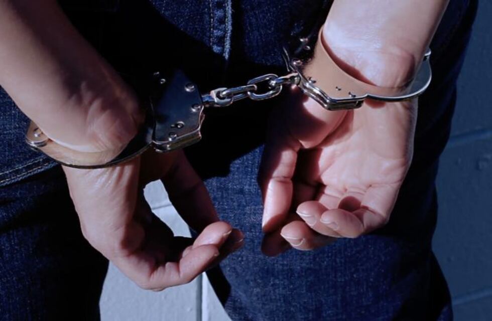 Lo golpeó con una masa y lo apuñaló: una mujer irá a juicio por asesinar a su pareja