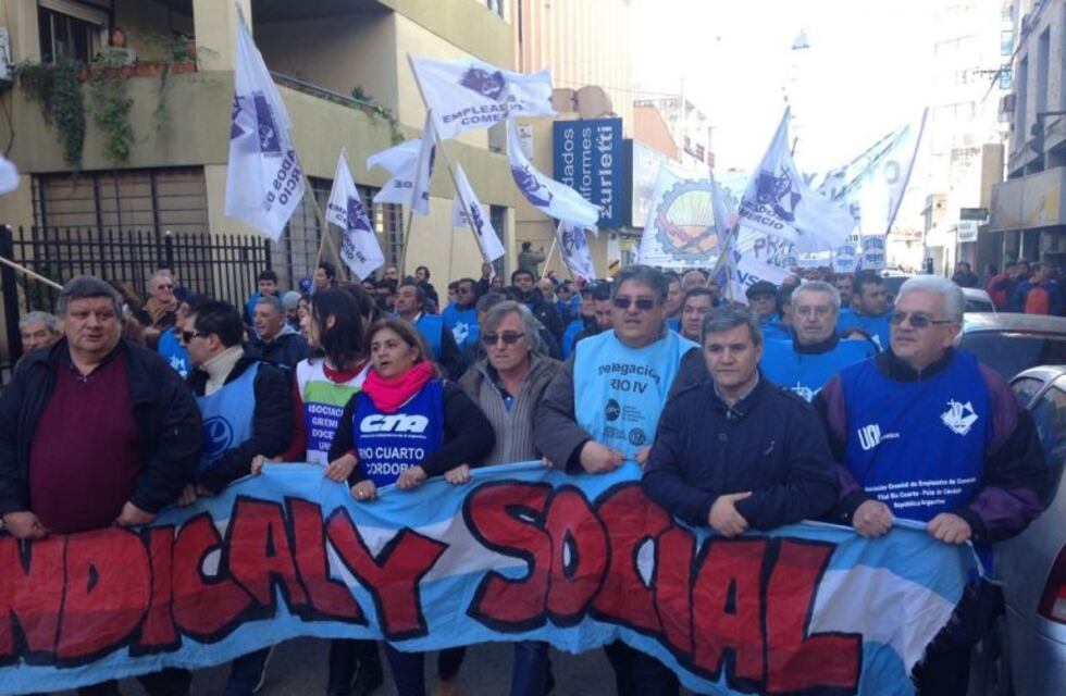El Frente Sindical y Social marchó por las calles de Río Cuarto