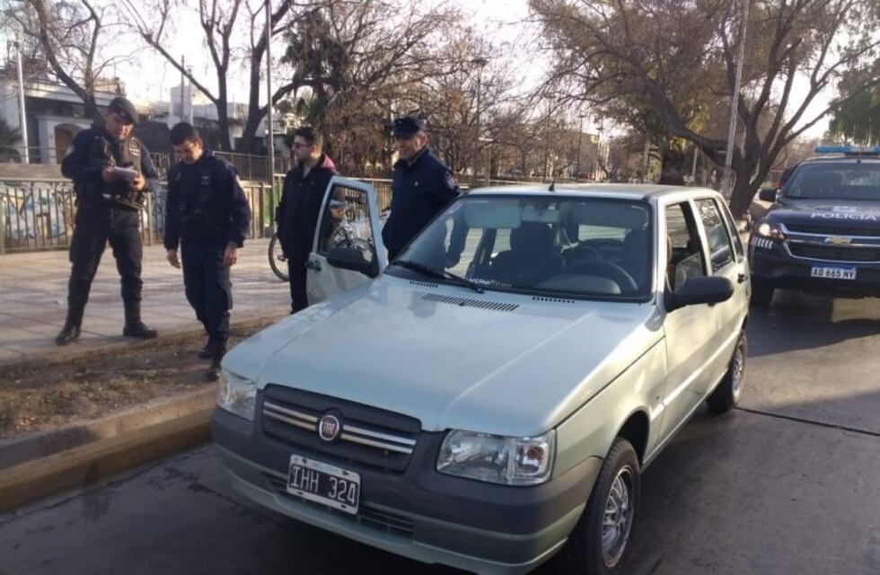En una espectacular persecución recuperaron un auto robado