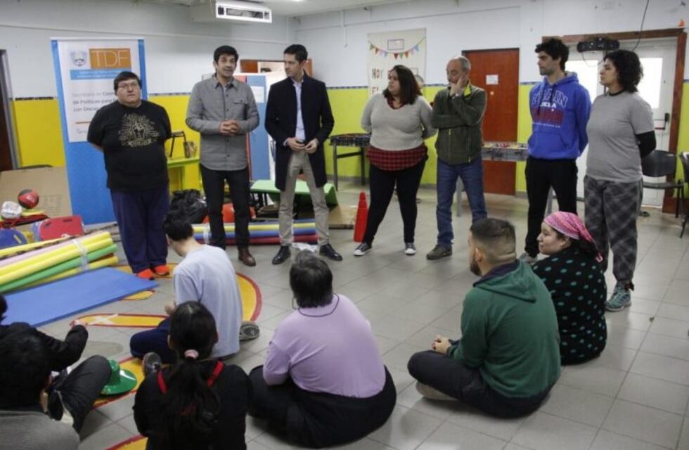 Gobierno realizó entrega de materiales deportivos al CAAD y ARDEA