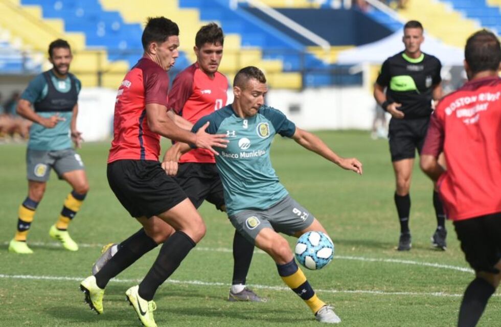 Titulares y suplantes de Central derrotaron a Boston River de Uruguay en un amistoso