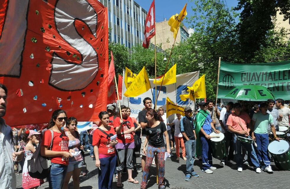 Sindicatos realizaron una huelga general en distintos puntos de Mendoza