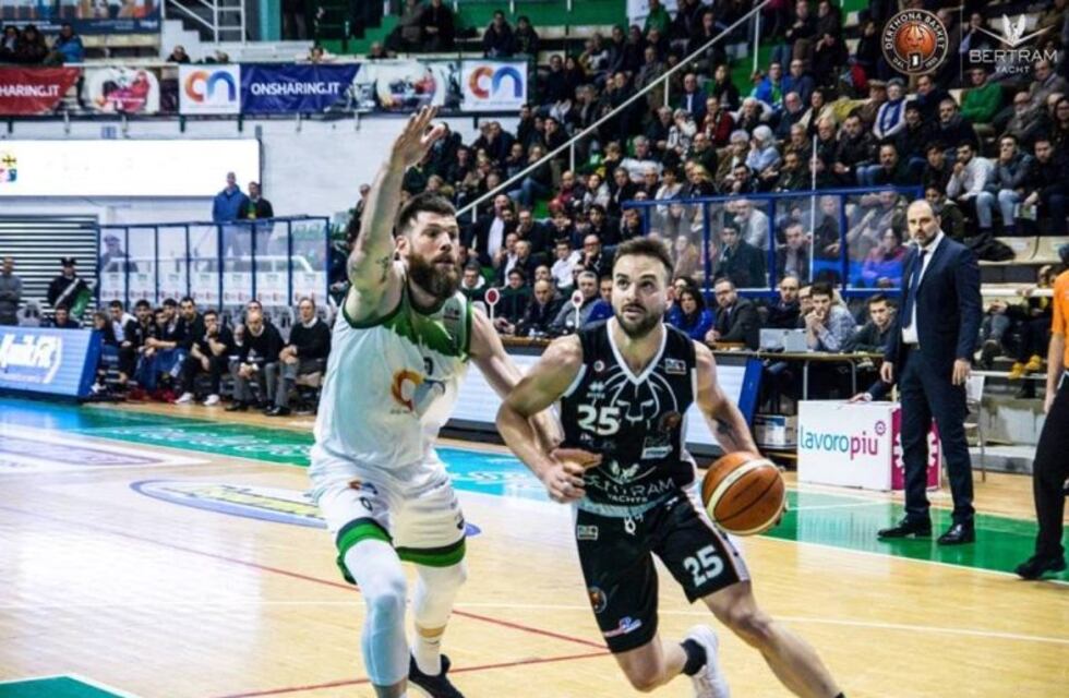 Pablo Bertone estuvo imparable con 24 puntos en el Derthona Basket