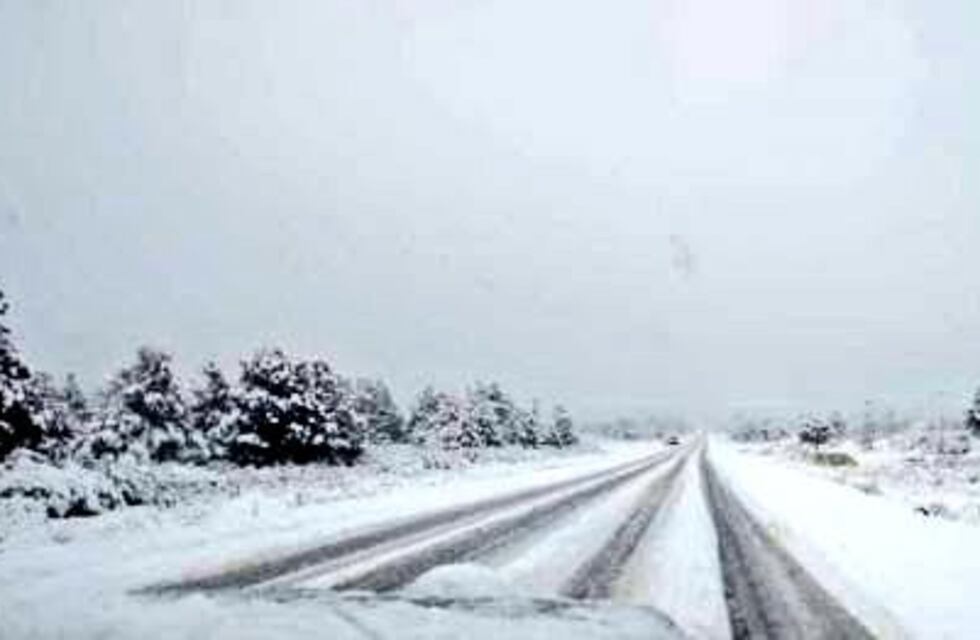 Advierten a los conductores sobre la acumulación de hielo y nieve en la ruta 40