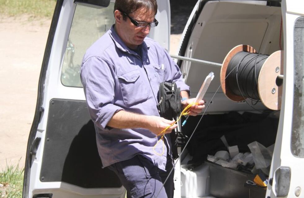 Continúa a buen ritmo la colocación de fibra óptica en Dunamar