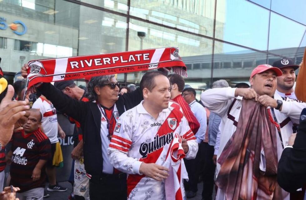Los hinchas de River coparon Ezeiza y batieron un récord: 15 aviones a Lima en 24 horas