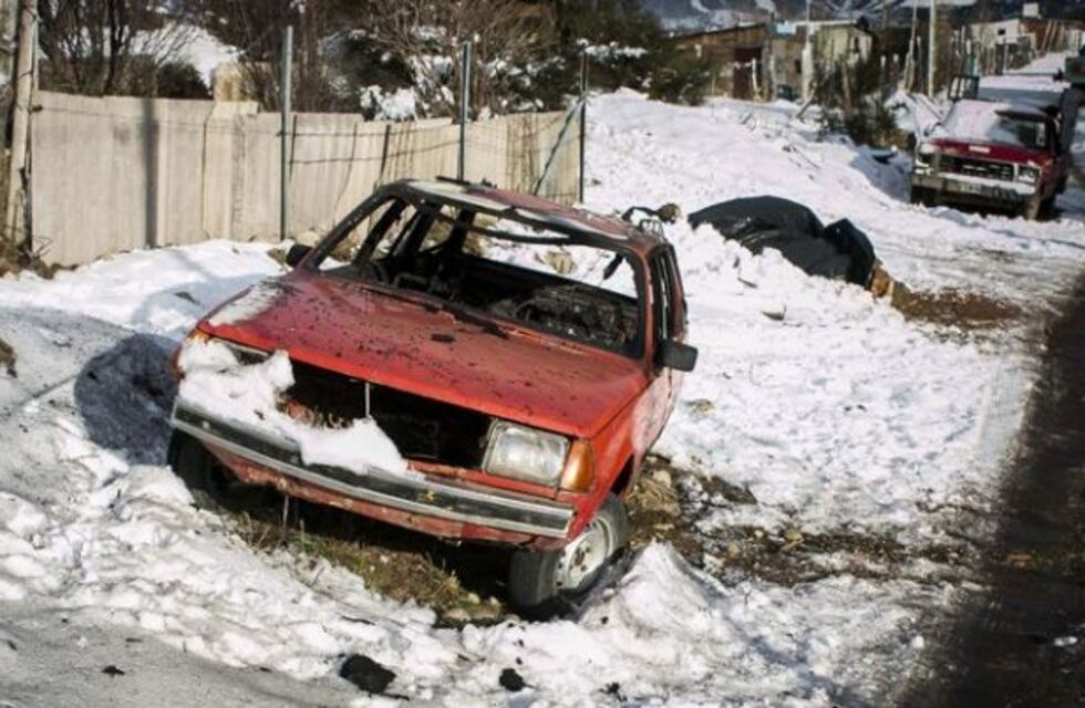 Detuvieron a un hombre que incendió un auto en Bariloche