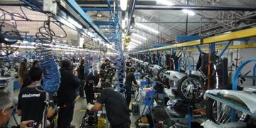 Una de sus líneas de producción continúa parada desde hace casi un mes\u002E (Archivo)