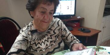 Dionisia tiene 81 años y se animó a estudiar y adaptarse a las nuevas tecnologías\u002E