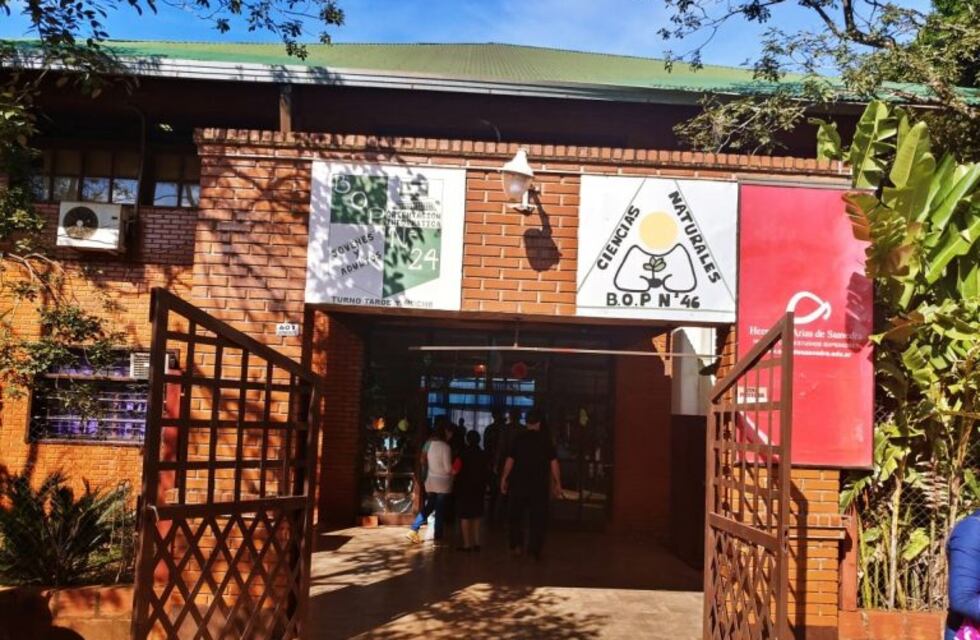 Adolescente atacó con un cuchillo a un compañero en el baño de la escuela