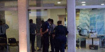 Asalto a las instalaciones del diario Época\u002E (Foto: Época)