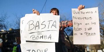 Los padres piden soluciones ante las reiteradas amenazas.