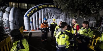 Rome (Italy), 25/02/2020\u002E- Emergency forces install an air dome at Spallanzani hospital in case the number of people suffering from COVID-19 coronavirus increases, in Rome, Italy, 25 February 2020\u002E (Italia, Roma) EFE/EPA/ANGELO CARCONI