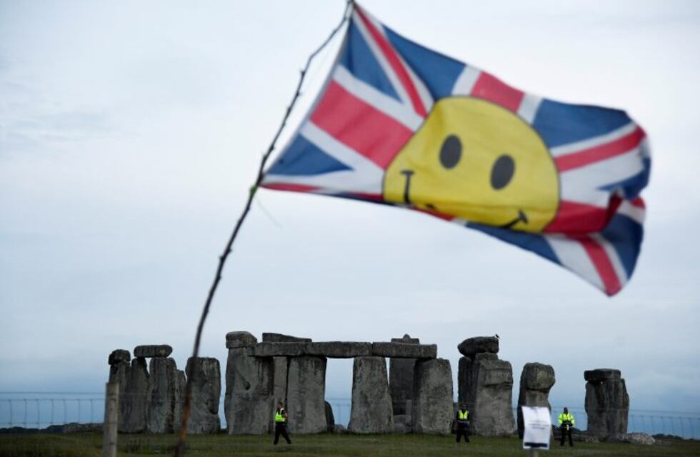 Descubren una estructura de monolitos prehistórica cerca de Stonehenge