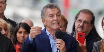 AME1178\u002E BUENOS AIRES (ARGENTINA), 10/05/2019\u002E- El presidente de Argentina, Mauricio Macri (c), participa en la inauguración de un viaducto este viernes en el barrio Belgrano de Buenos Aires (Argentina)\u002E Macri aseveró este viernes que \
