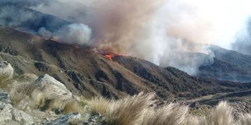 Incendio forestal en Villa de Merlo\u002E Foto: Municipalidad de Merlo\u002E