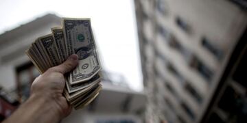 ¿Por qué está subiendo el dólar?