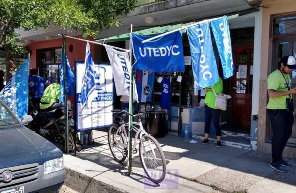 Trabajadores reclaman la reincorporación de dos empleados de Anyarc