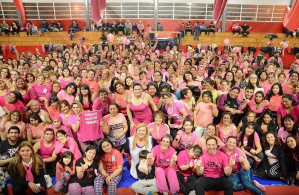 Mamá Activa: una marea rosa colmó el gimnasio Benjamín Verón