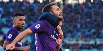 Fiorentina's German Pezzella celebrates after scoring the winning goal during the Italian Serie A soccer match between Fiorentina and Spal, at the Artemio Franchi stadium in Florence, Italy, Sunday, Jan\u002E12, 2020\u002E ( Jennifer Lorenzini/LaPresse via AP)