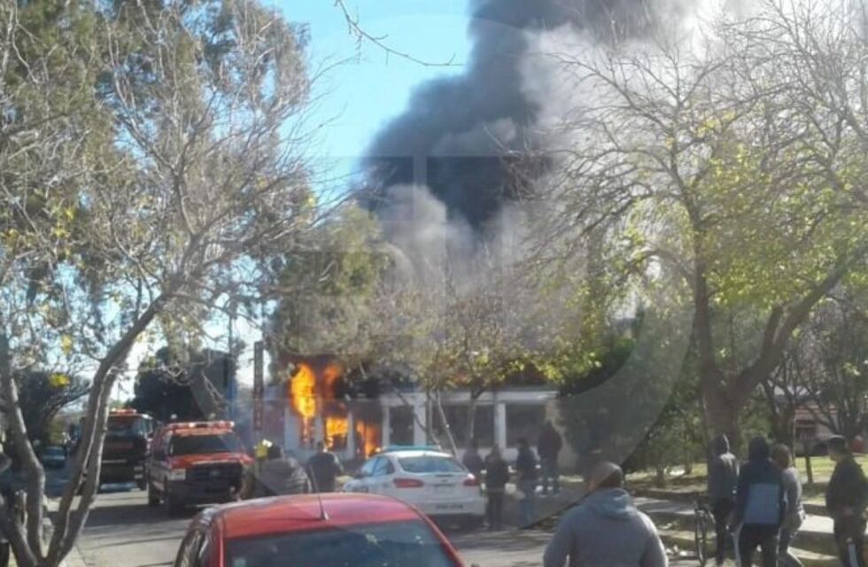 San Luis: el dueño de una ferretería se durmió y el fuego arrasó con todo