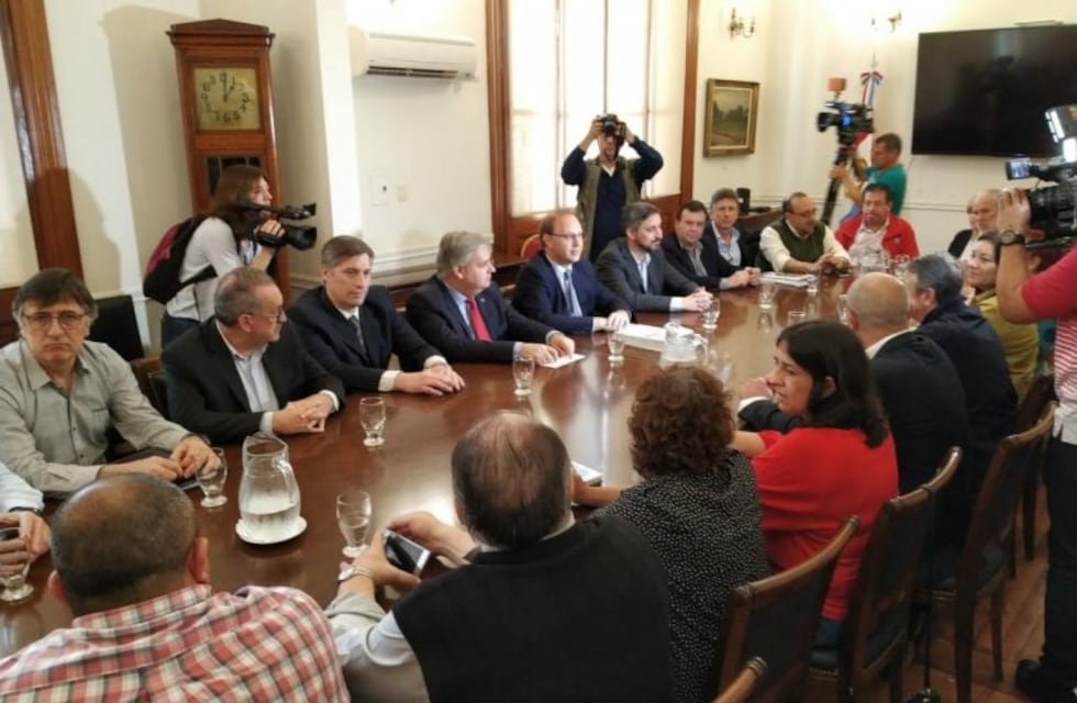 La Provincia mantendrá abierta la paritaria tras recibir a los gremios