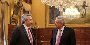 Fernández en su último viaje oficial al exterior\u002E Fue a México a reunirse con López Obrador\u002E (Foto: HO / Mexican Presidency / AFP)