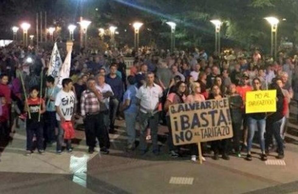 Multitudinaria protesta contra los tarifazos en General Alvear