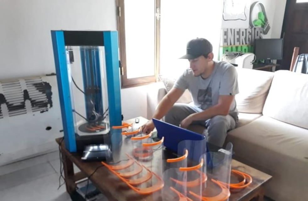 Docentes de educación técnica desarrollan alcohol en gel y mascaras protectoras