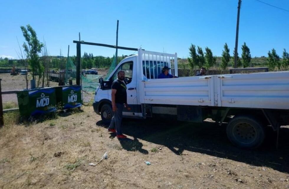Municipio distribuye contenedores para barrios periféricos de la ciudad