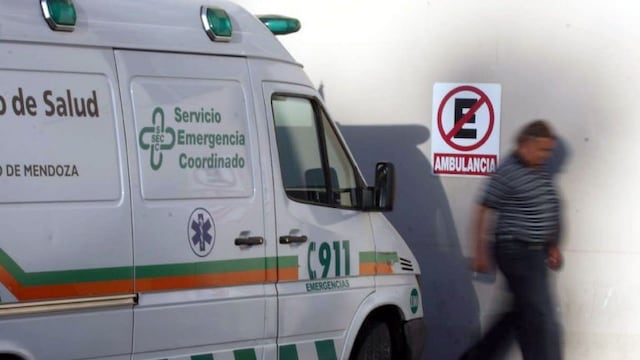 Una camioneta atropelló a una madre y sus hijos en la parada de colectivos y murió un niño de 3 años