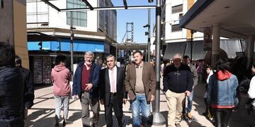 Germán Alfaro fue a suprevisar las obras que se llevan a cabo en la peatonal Celestino Gelsi\u002E