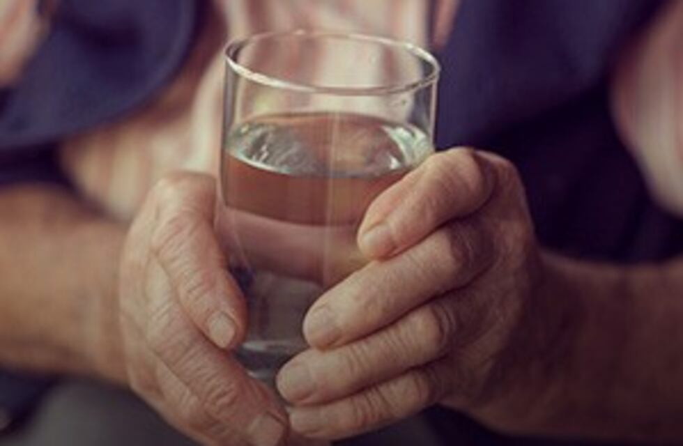 Asalta a un anciano tras pedirle un vaso de agua