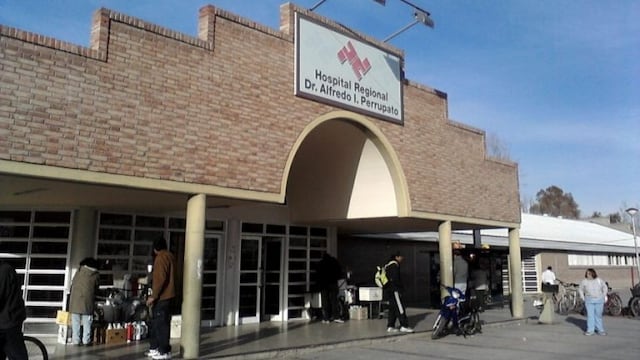 A un joven de 19 años le dieron de beber agua oxigenada como chiste. Está internado en el Hospital Perrupato y sae recupera. Gentileza